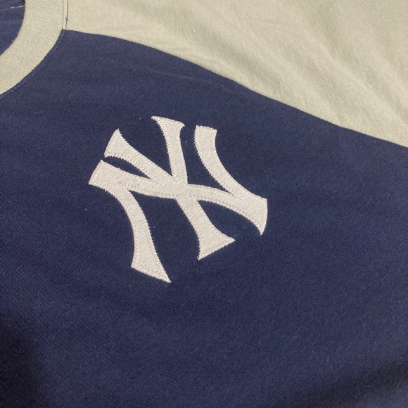 New York Yankees Team Captain Tee by Mitchell & Ness. - Picture 3 of 8